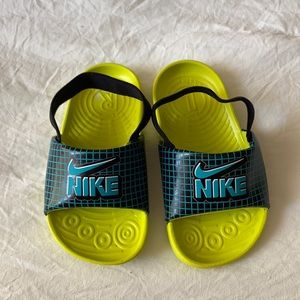 Nike toddler slides with back strap